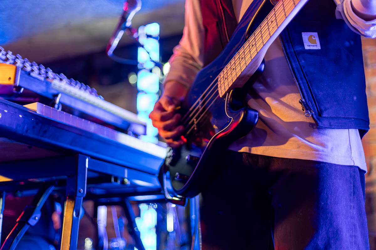 Kamrad předvedl v Praze show nabitou energií, publikum rozeskákal a rozezpíval svými hity