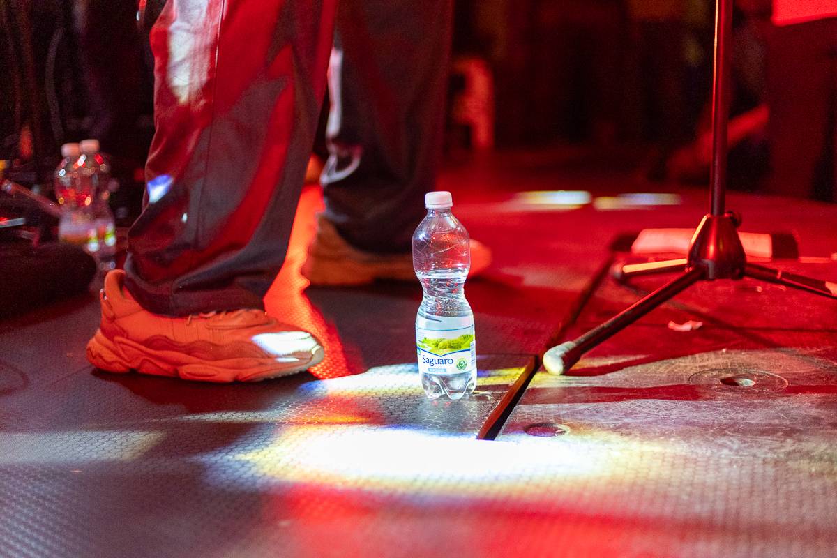 Kamrad předvedl v Praze show nabitou energií, publikum rozeskákal a rozezpíval svými hity