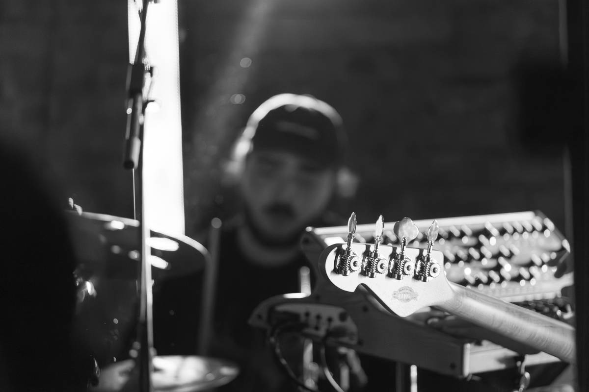 Kamrad předvedl v Praze show nabitou energií, publikum rozeskákal a rozezpíval svými hity