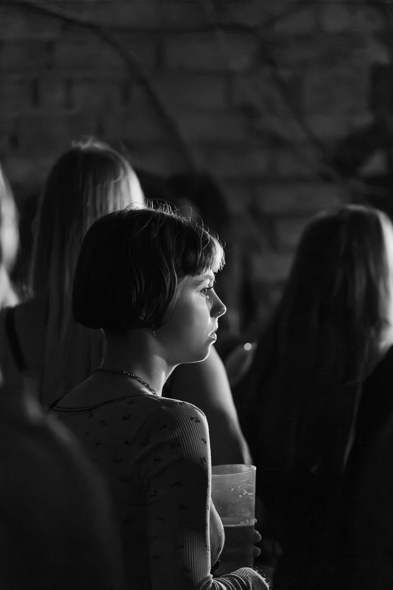 Kamrad předvedl v Praze show nabitou energií, publikum rozeskákal a rozezpíval svými hity