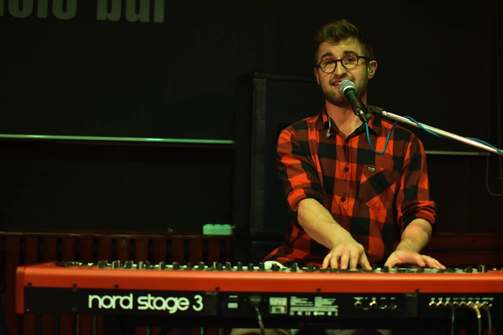 Michal Horák rozezpíval plzeňské fanoušky