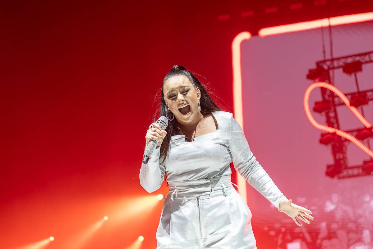 Božská Ewa. Farna dojímala i rozesmívala, O2 arena jí tleskala vestoje