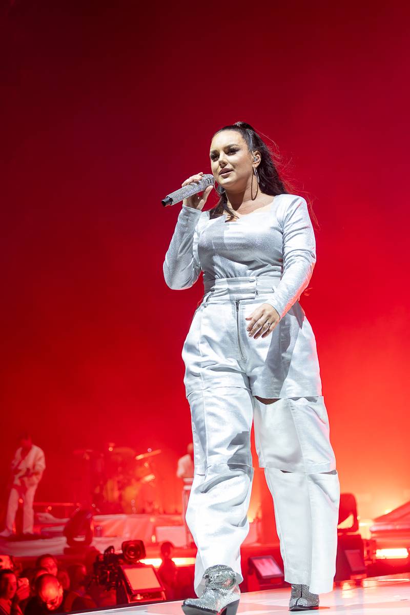 Božská Ewa. Farna dojímala i rozesmívala, O2 arena jí tleskala vestoje