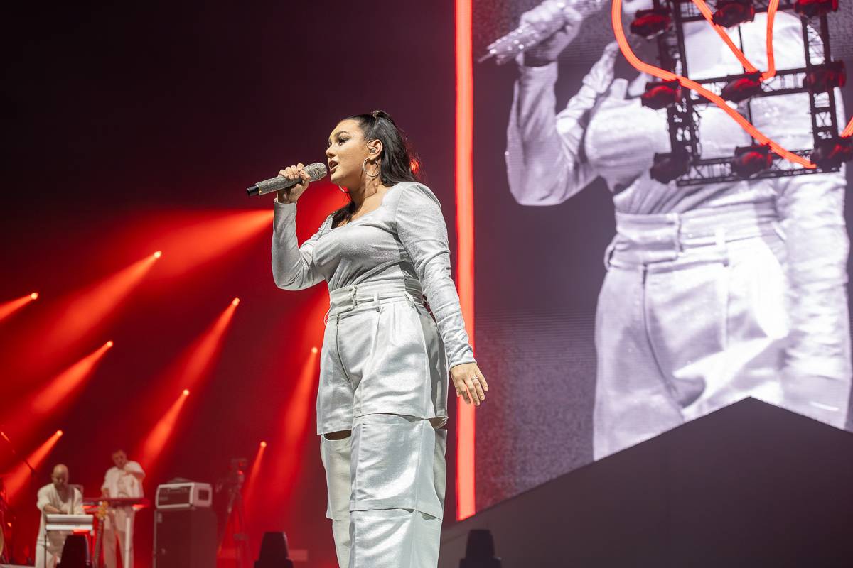 Božská Ewa. Farna dojímala i rozesmívala, O2 arena jí tleskala vestoje