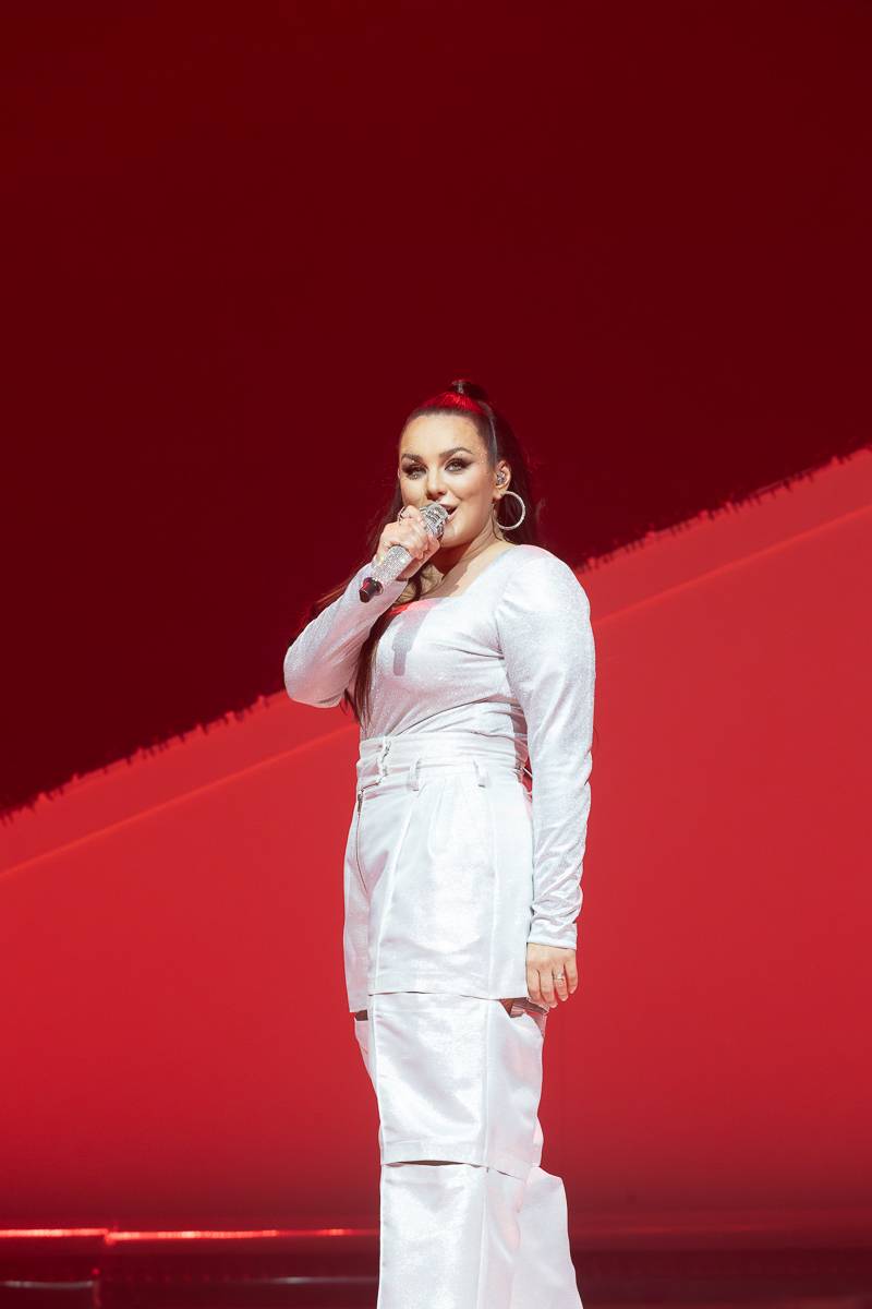 Božská Ewa. Farna dojímala i rozesmívala, O2 arena jí tleskala vestoje