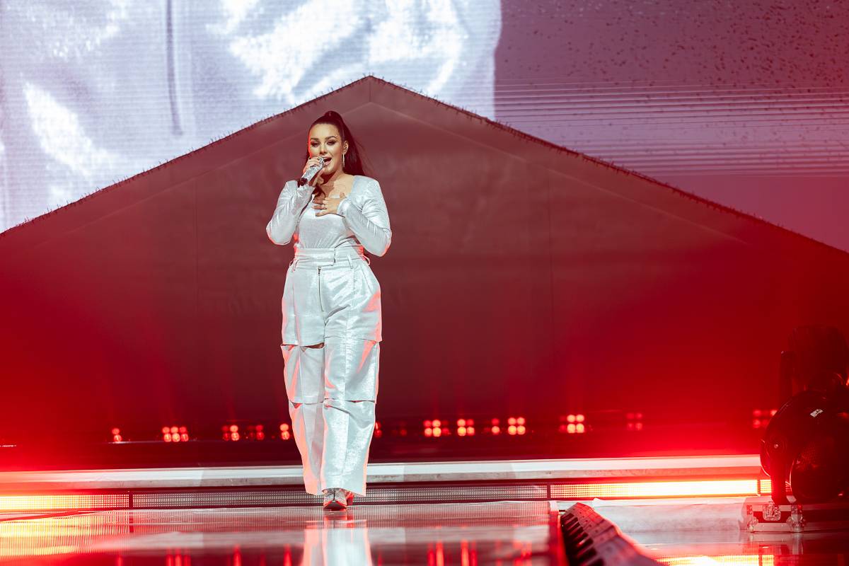 Božská Ewa. Farna dojímala i rozesmívala, O2 arena jí tleskala vestoje