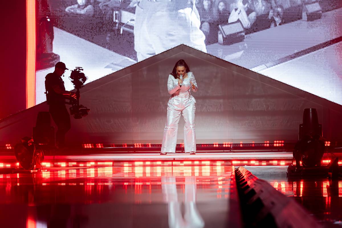 Božská Ewa. Farna dojímala i rozesmívala, O2 arena jí tleskala vestoje