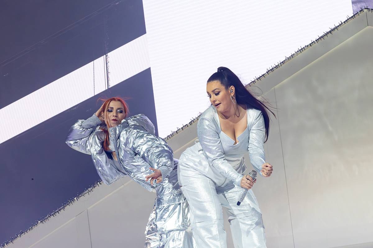 Božská Ewa. Farna dojímala i rozesmívala, O2 arena jí tleskala vestoje