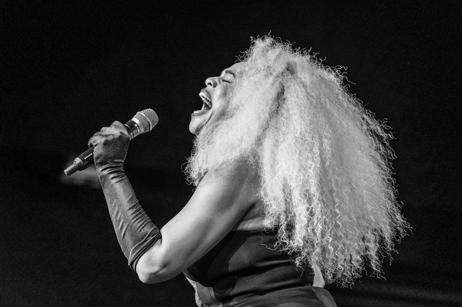 Dobové oblečky a současné hity v retro kabátu. Postmodern Jukebox se vrátil do Prahy