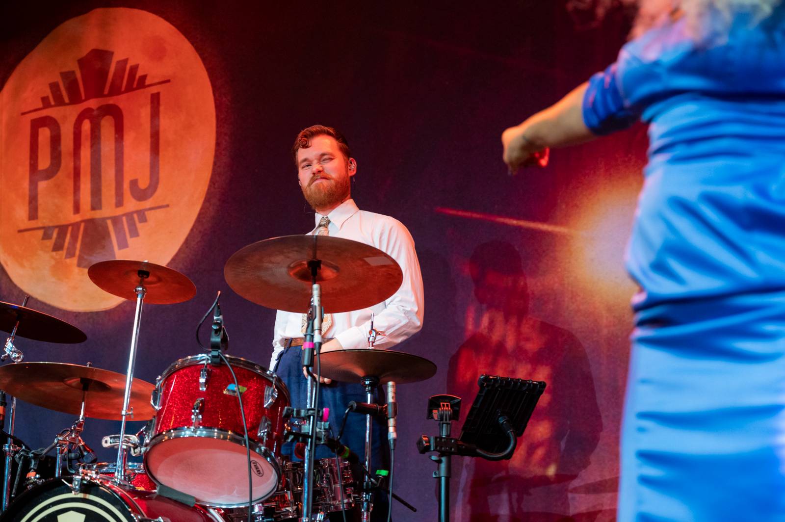 Dobové oblečky a současné hity v retro kabátu. Postmodern Jukebox se vrátil do Prahy