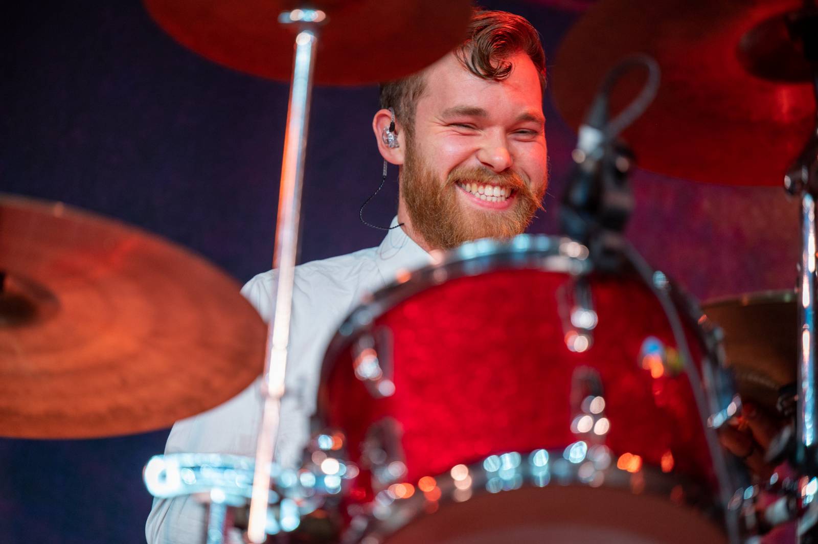 Dobové oblečky a současné hity v retro kabátu. Postmodern Jukebox se vrátil do Prahy