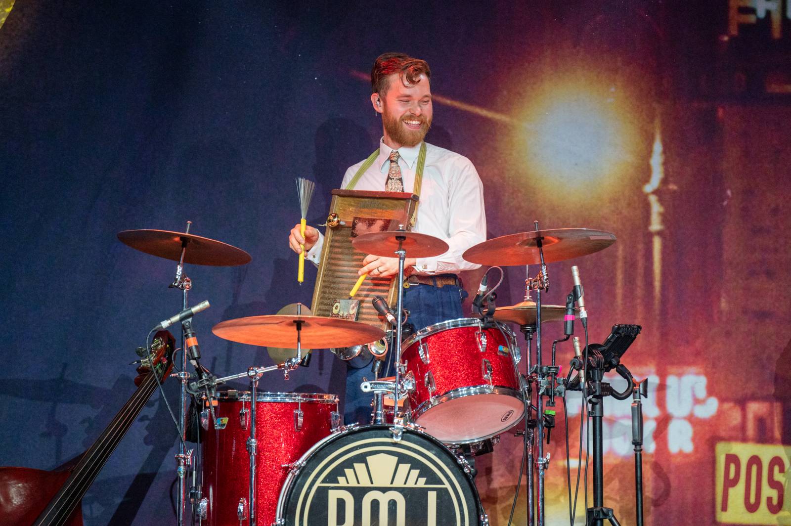 Dobové oblečky a současné hity v retro kabátu. Postmodern Jukebox se vrátil do Prahy