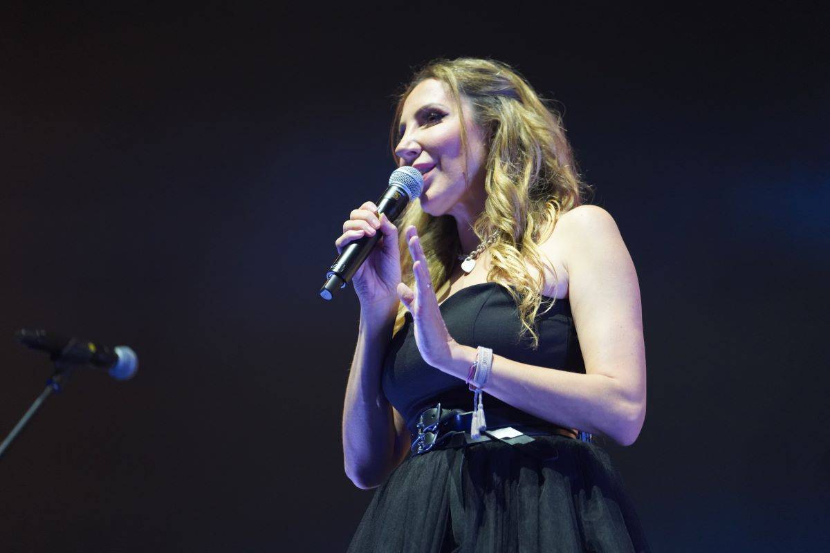 Český mejdan v O2 areně rozjeli Chinaski, Olympic, Čechomor s Lucií Bílou i O5 a Radeček