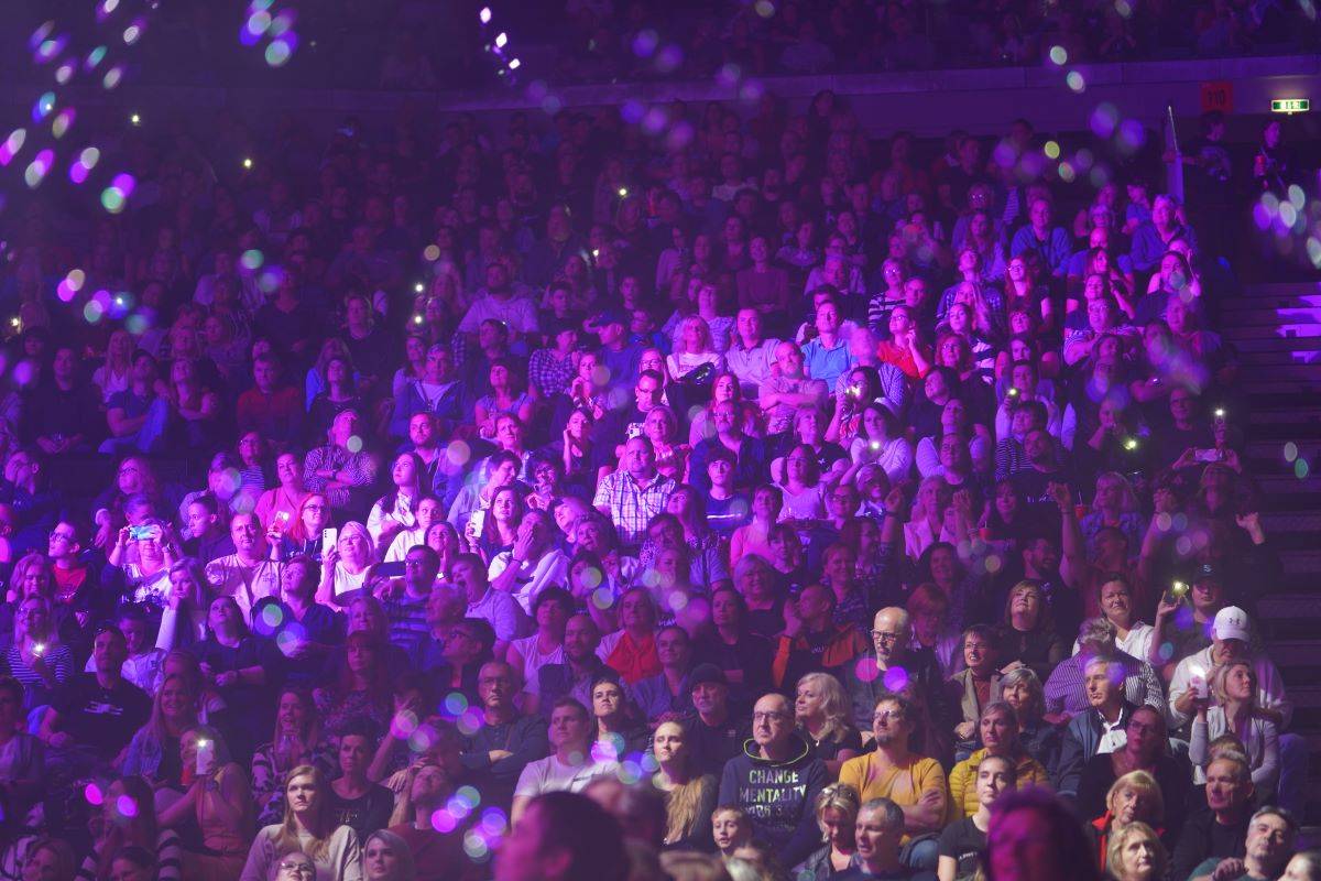 Český mejdan v O2 areně rozjeli Chinaski, Olympic, Čechomor s Lucií Bílou i O5 a Radeček