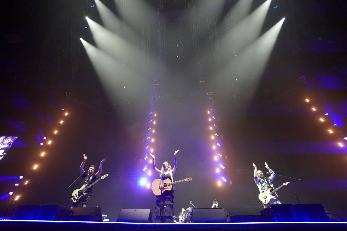 Český mejdan v O2 areně rozjeli Chinaski, Olympic, Čechomor s Lucií Bílou i O5 a Radeček