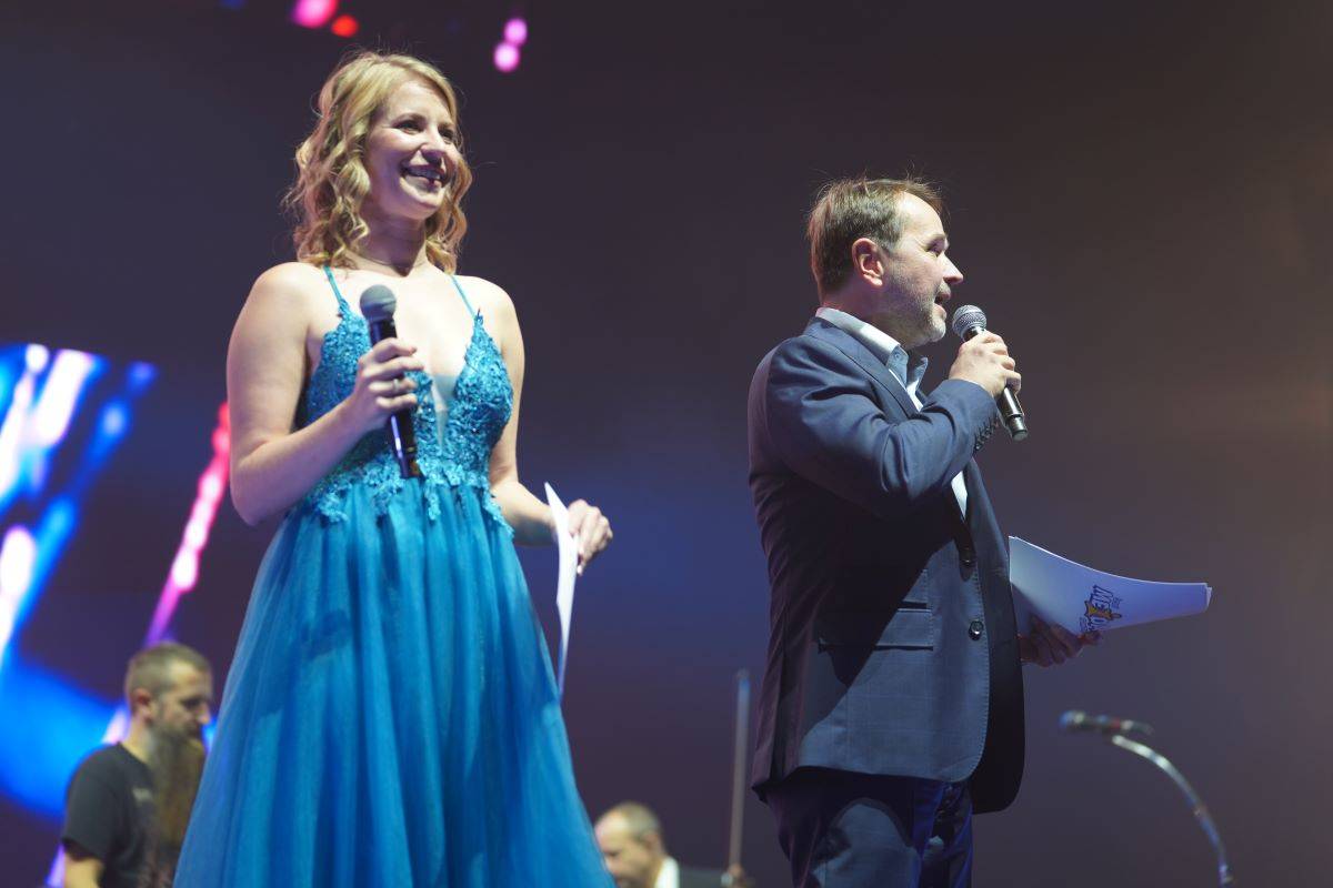 Český mejdan v O2 areně rozjeli Chinaski, Olympic, Čechomor s Lucií Bílou i O5 a Radeček