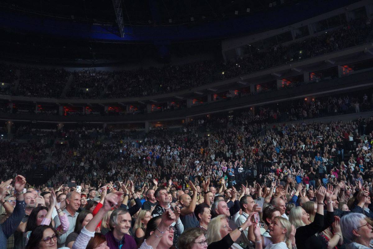 Český mejdan v O2 areně rozjeli Chinaski, Olympic, Čechomor s Lucií Bílou i O5 a Radeček