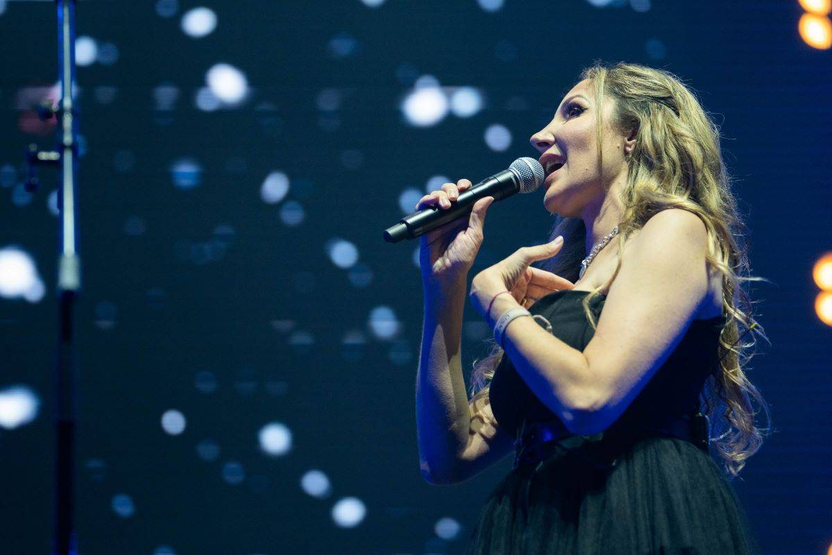 Český mejdan v O2 areně rozjeli Chinaski, Olympic, Čechomor s Lucií Bílou i O5 a Radeček