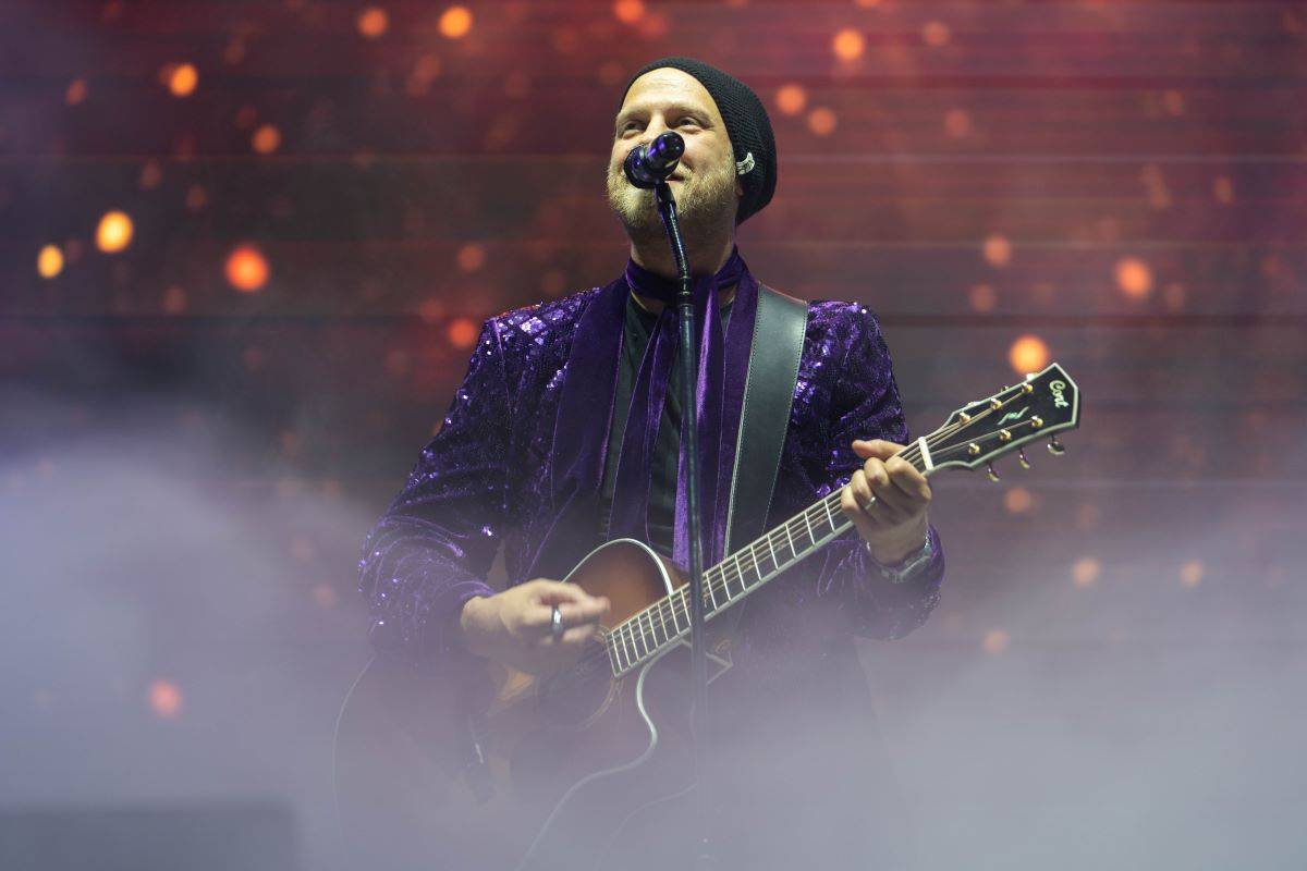 Český mejdan v O2 areně rozjeli Chinaski, Olympic, Čechomor s Lucií Bílou i O5 a Radeček