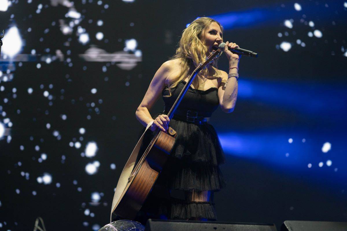 Český mejdan v O2 areně rozjeli Chinaski, Olympic, Čechomor s Lucií Bílou i O5 a Radeček