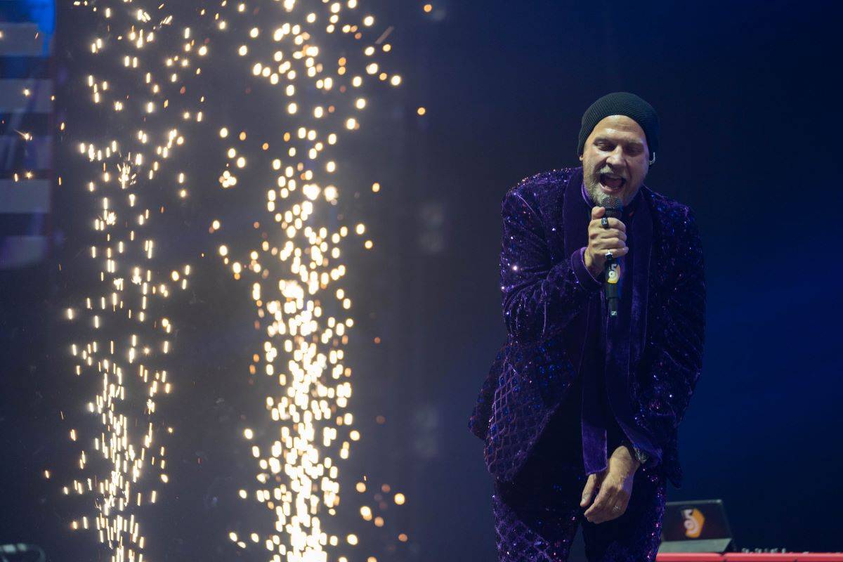 Český mejdan v O2 areně rozjeli Chinaski, Olympic, Čechomor s Lucií Bílou i O5 a Radeček