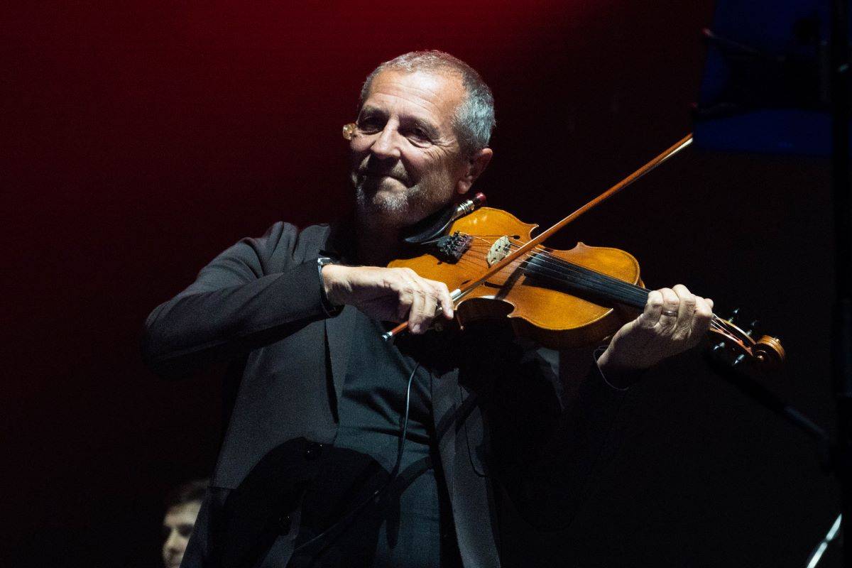 Český mejdan v O2 areně rozjeli Chinaski, Olympic, Čechomor s Lucií Bílou i O5 a Radeček