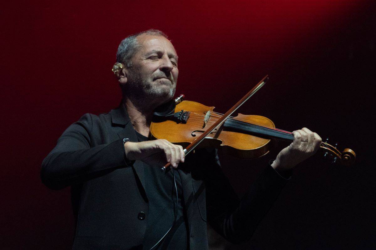 Český mejdan v O2 areně rozjeli Chinaski, Olympic, Čechomor s Lucií Bílou i O5 a Radeček