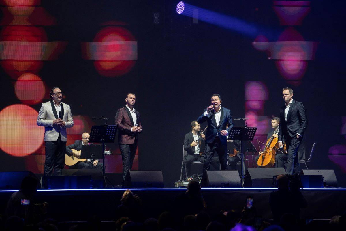 Český mejdan v O2 areně rozjeli Chinaski, Olympic, Čechomor s Lucií Bílou i O5 a Radeček