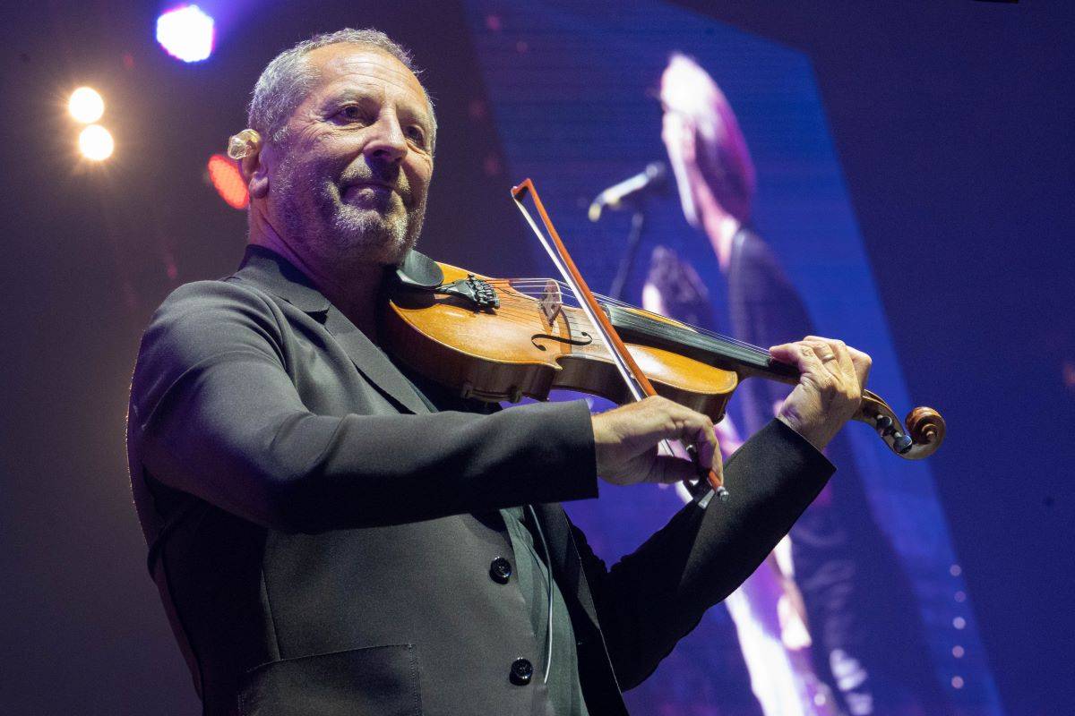 Český mejdan v O2 areně rozjeli Chinaski, Olympic, Čechomor s Lucií Bílou i O5 a Radeček