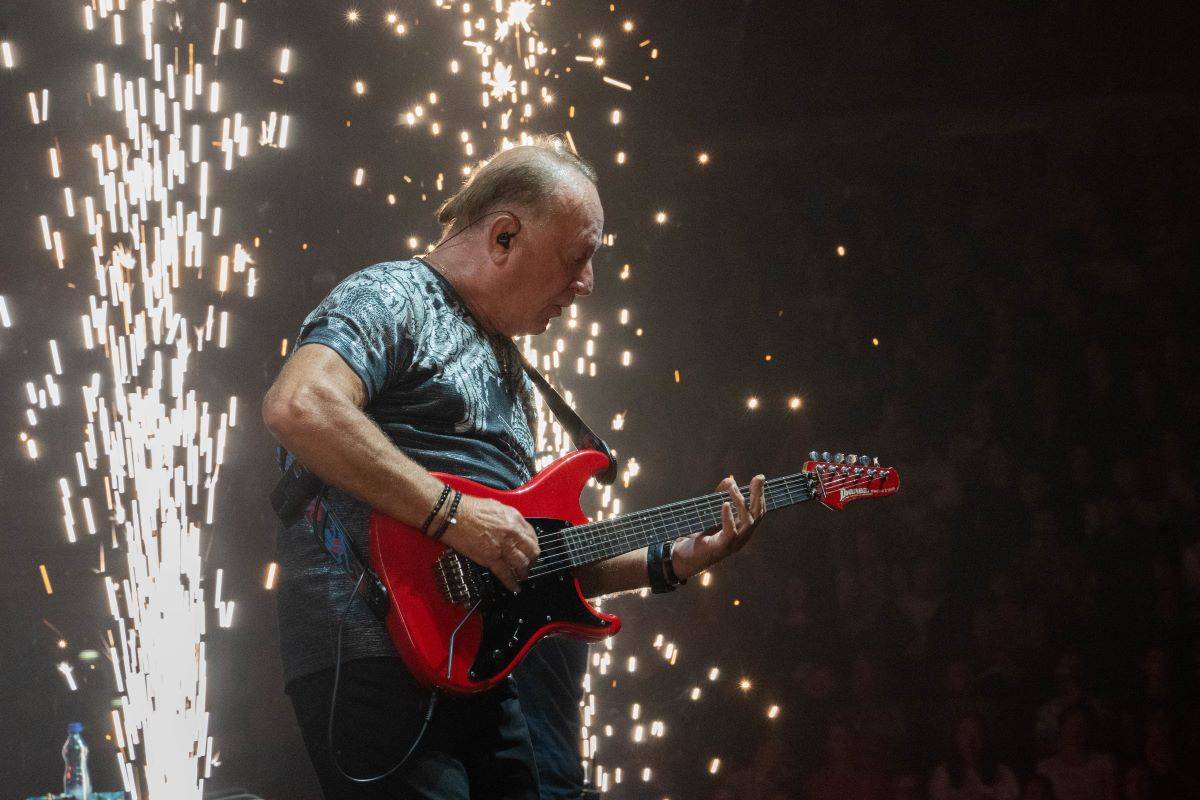 Český mejdan v O2 areně rozjeli Chinaski, Olympic, Čechomor s Lucií Bílou i O5 a Radeček