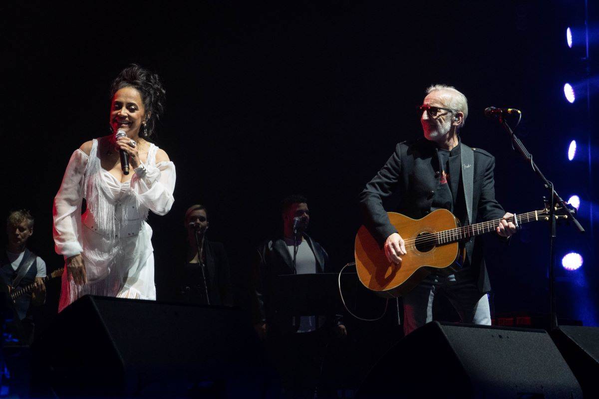 Český mejdan v O2 areně rozjeli Chinaski, Olympic, Čechomor s Lucií Bílou i O5 a Radeček