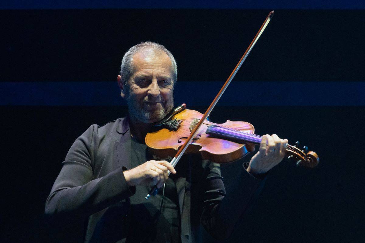 Český mejdan v O2 areně rozjeli Chinaski, Olympic, Čechomor s Lucií Bílou i O5 a Radeček