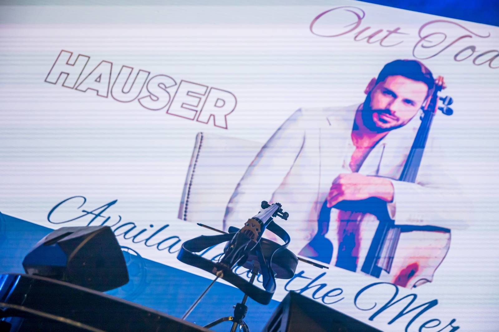 Hauser uchvátil O2 arenu, rebel s cellem odehrál poutavou show