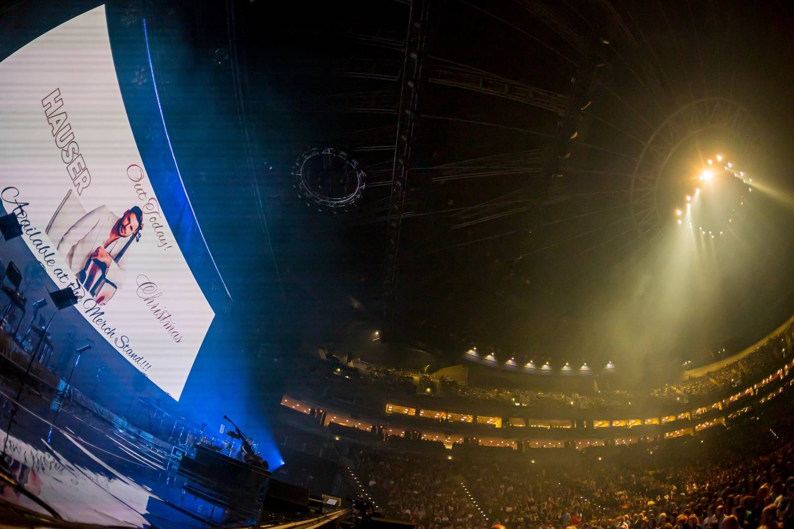 Hauser uchvátil O2 arenu, rebel s cellem odehrál poutavou show