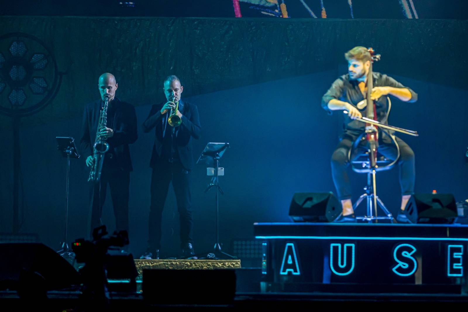 Hauser uchvátil O2 arenu, rebel s cellem odehrál poutavou show