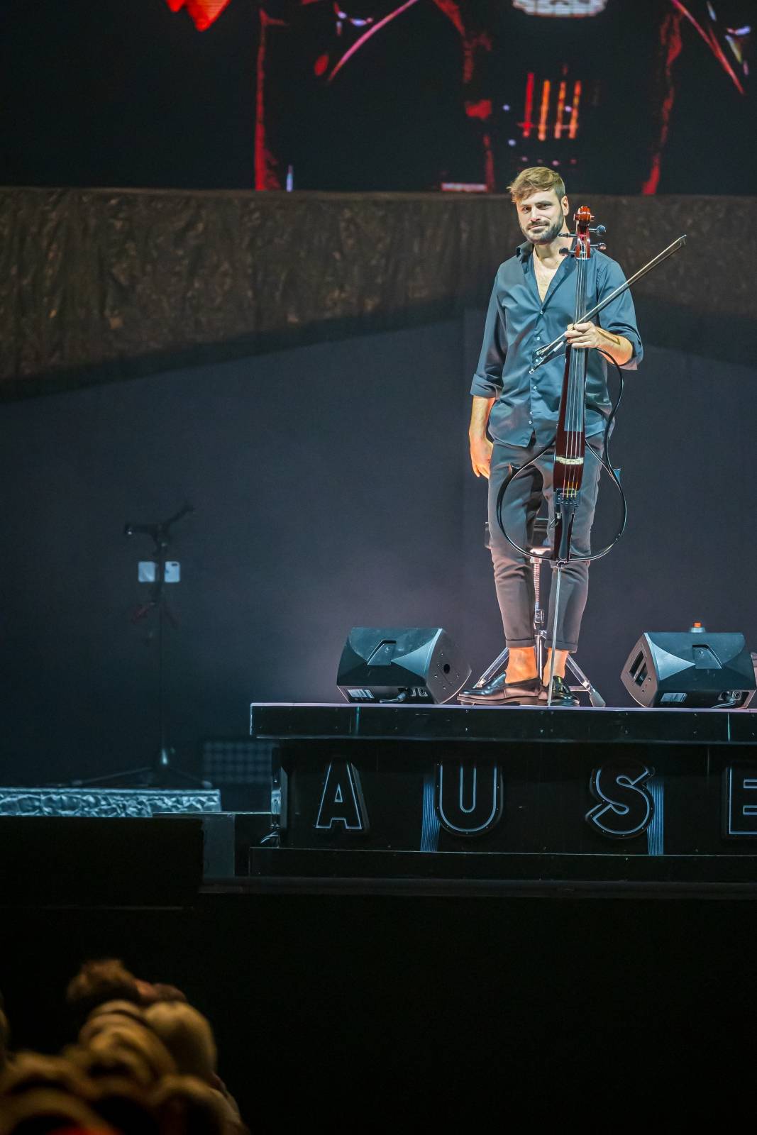 Hauser uchvátil O2 arenu, rebel s cellem odehrál poutavou show