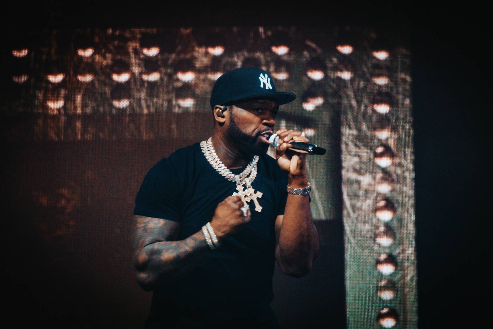 50 Cent se v Praze loučil s českými fanoušky, v O2 areně přehrál své největší hity