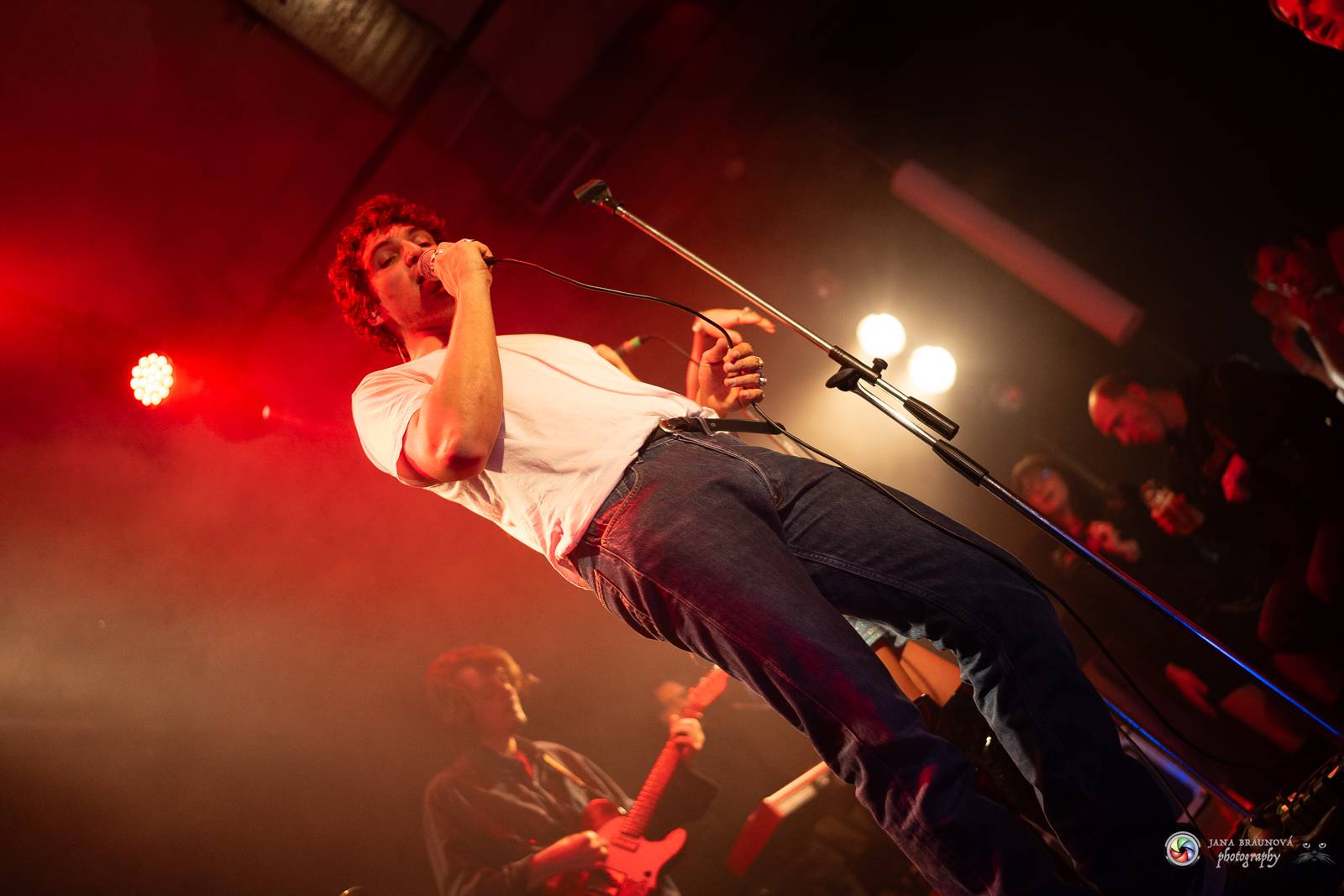 Povedená generálka před Forem Karlín. Emma Smetana a Jordan Haj zpívali v Plzni mezi fanoušky