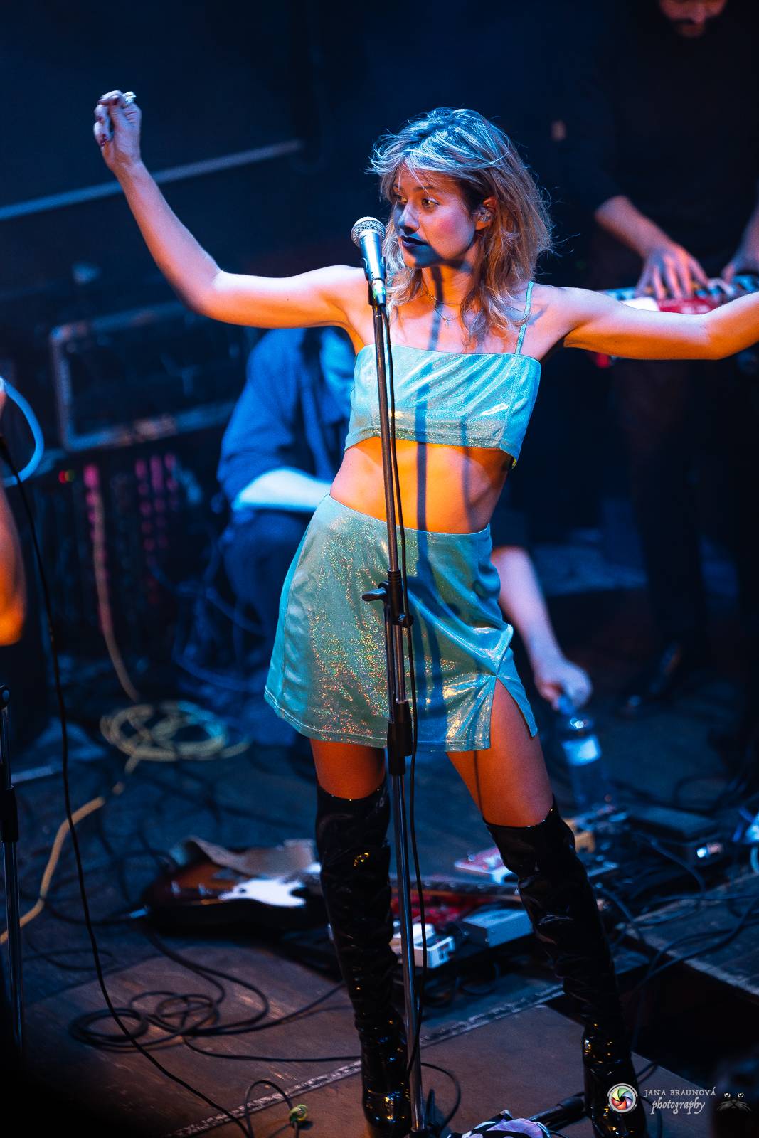 Povedená generálka před Forem Karlín. Emma Smetana a Jordan Haj zpívali v Plzni mezi fanoušky