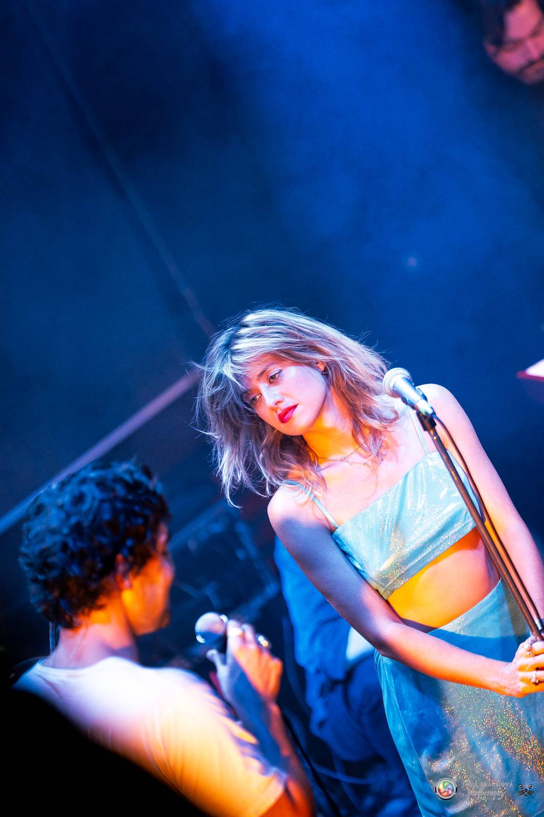 Povedená generálka před Forem Karlín. Emma Smetana a Jordan Haj zpívali v Plzni mezi fanoušky