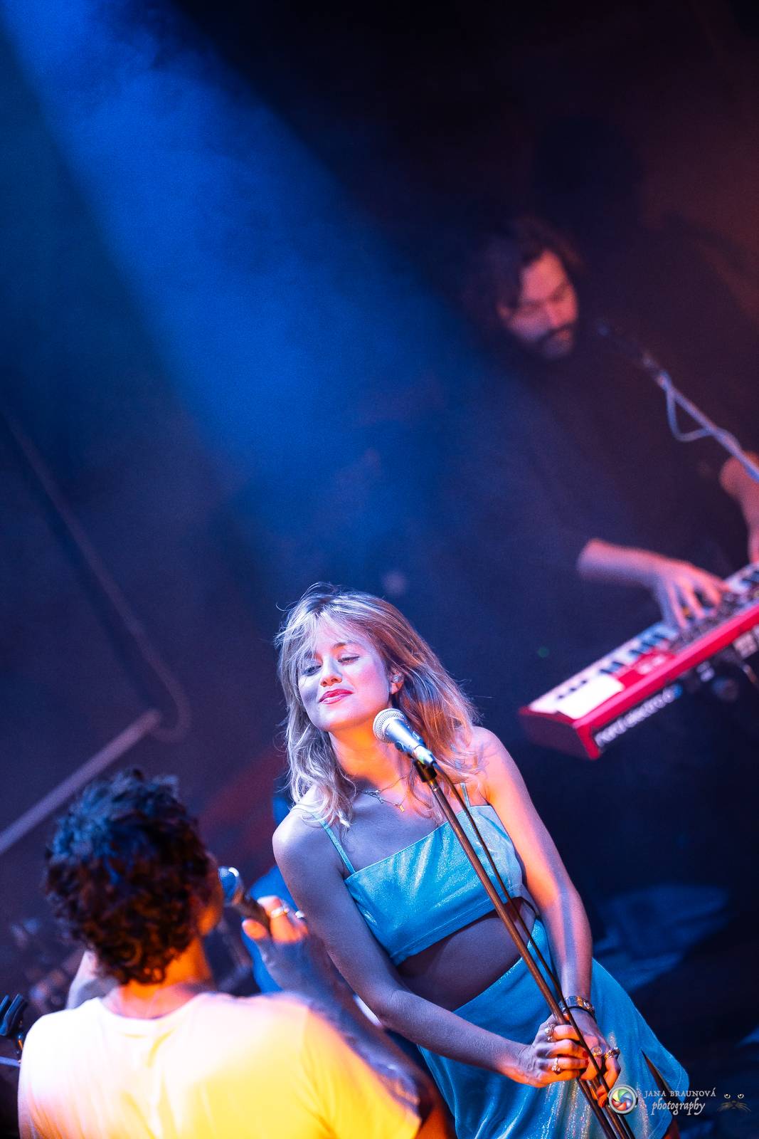 Povedená generálka před Forem Karlín. Emma Smetana a Jordan Haj zpívali v Plzni mezi fanoušky