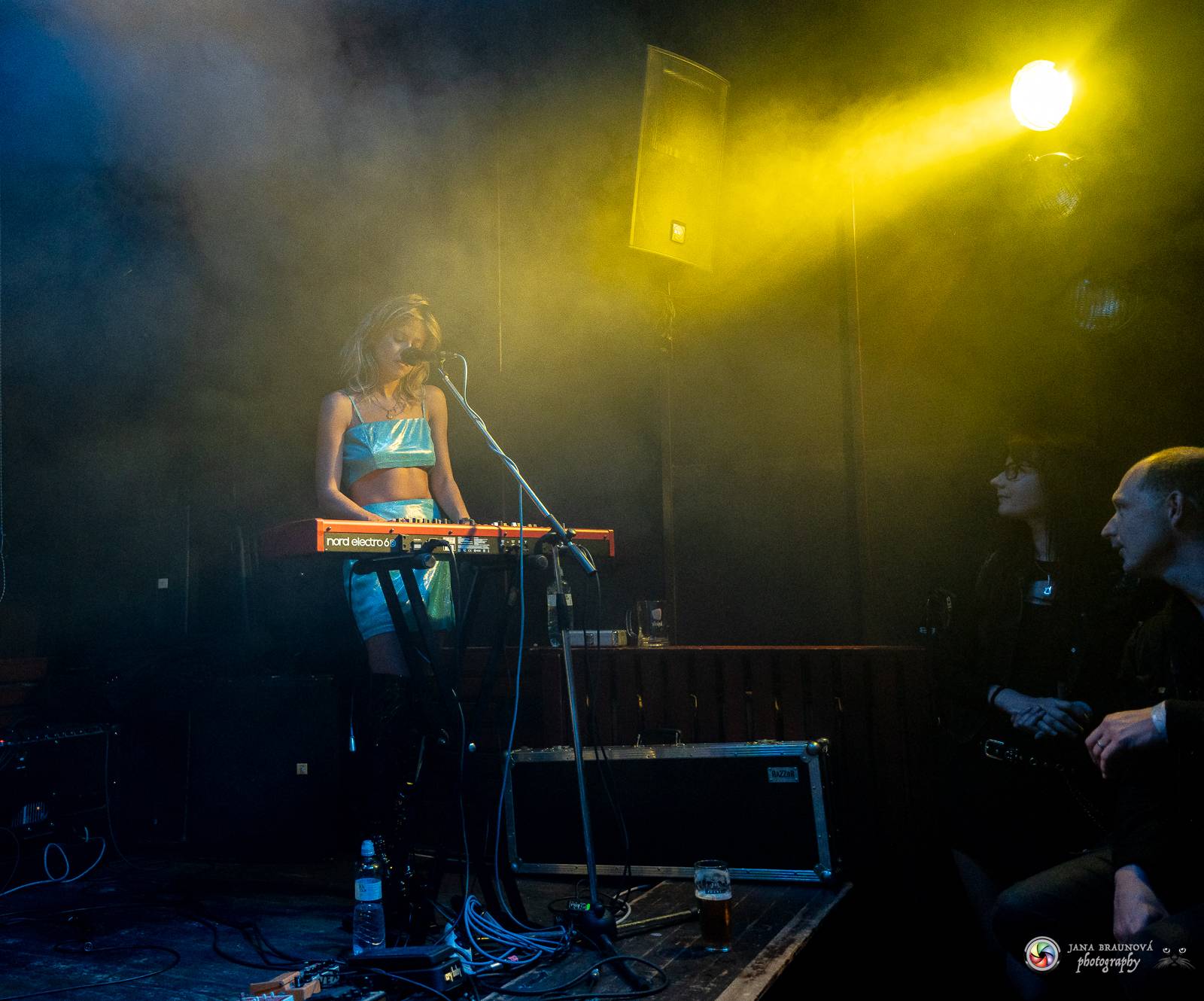 Povedená generálka před Forem Karlín. Emma Smetana a Jordan Haj zpívali v Plzni mezi fanoušky