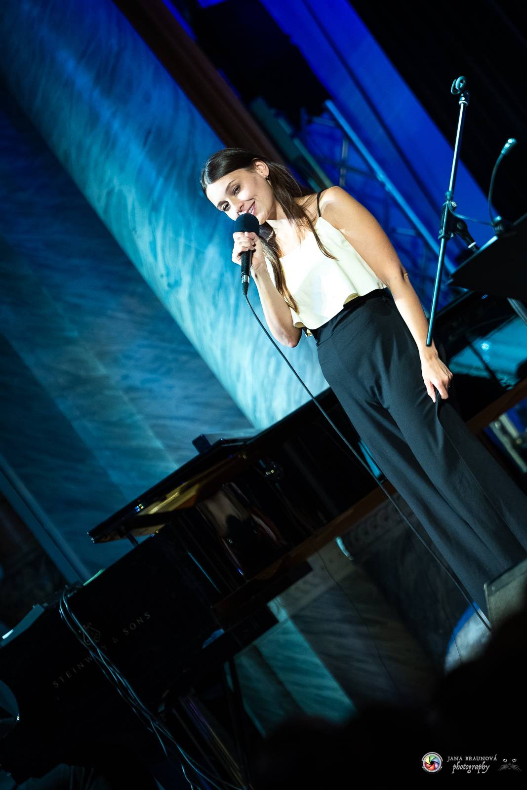 V Plzni se vzpomínalo na Petra Hapku. Jeho písně zazpívaly Kateřina Marie Tichá i Hana Holišová