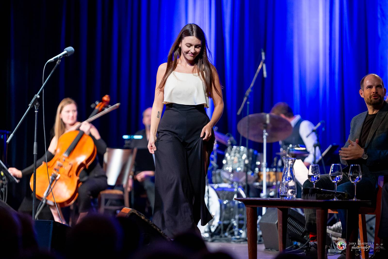 V Plzni se vzpomínalo na Petra Hapku. Jeho písně zazpívaly Kateřina Marie Tichá i Hana Holišová
