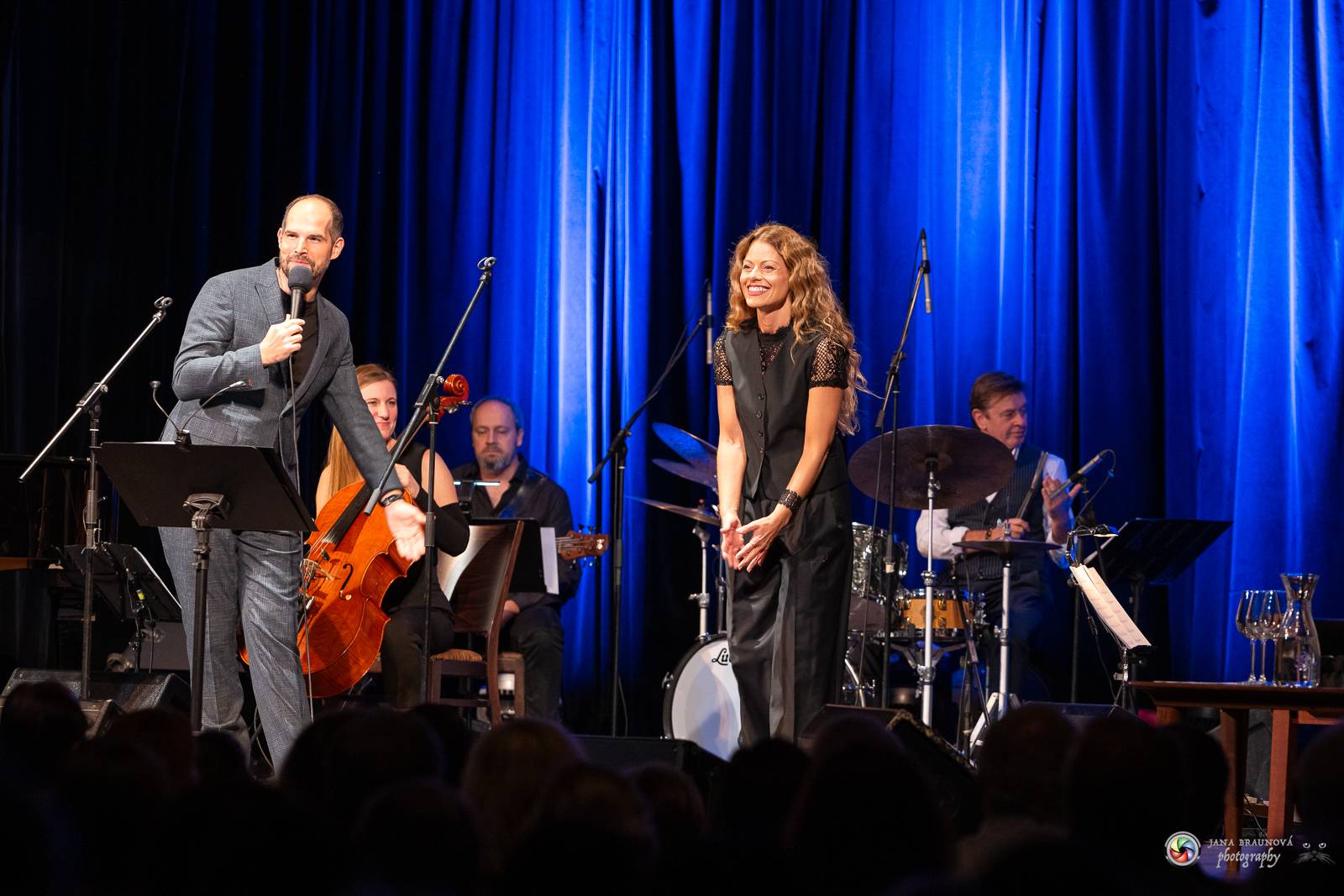 V Plzni se vzpomínalo na Petra Hapku. Jeho písně zazpívaly Kateřina Marie Tichá i Hana Holišová