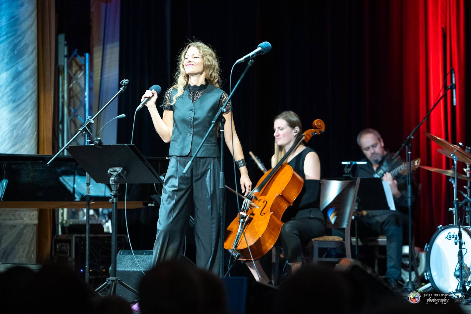 V Plzni se vzpomínalo na Petra Hapku. Jeho písně zazpívaly Kateřina Marie Tichá i Hana Holišová