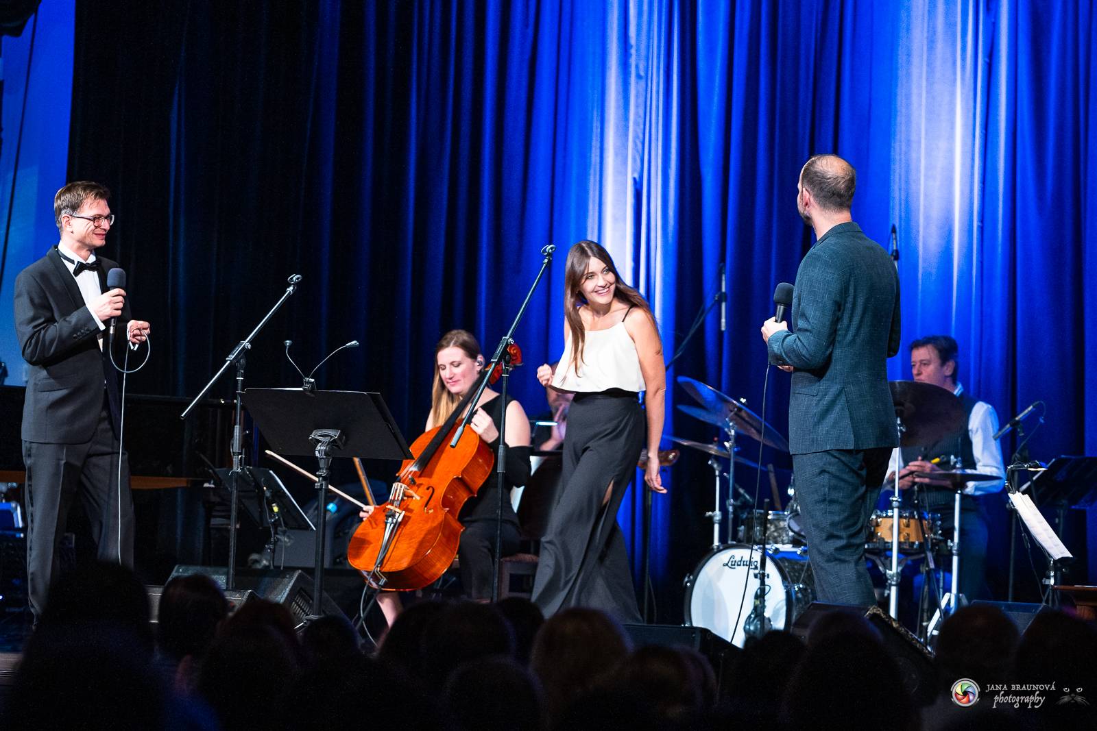 V Plzni se vzpomínalo na Petra Hapku. Jeho písně zazpívaly Kateřina Marie Tichá i Hana Holišová