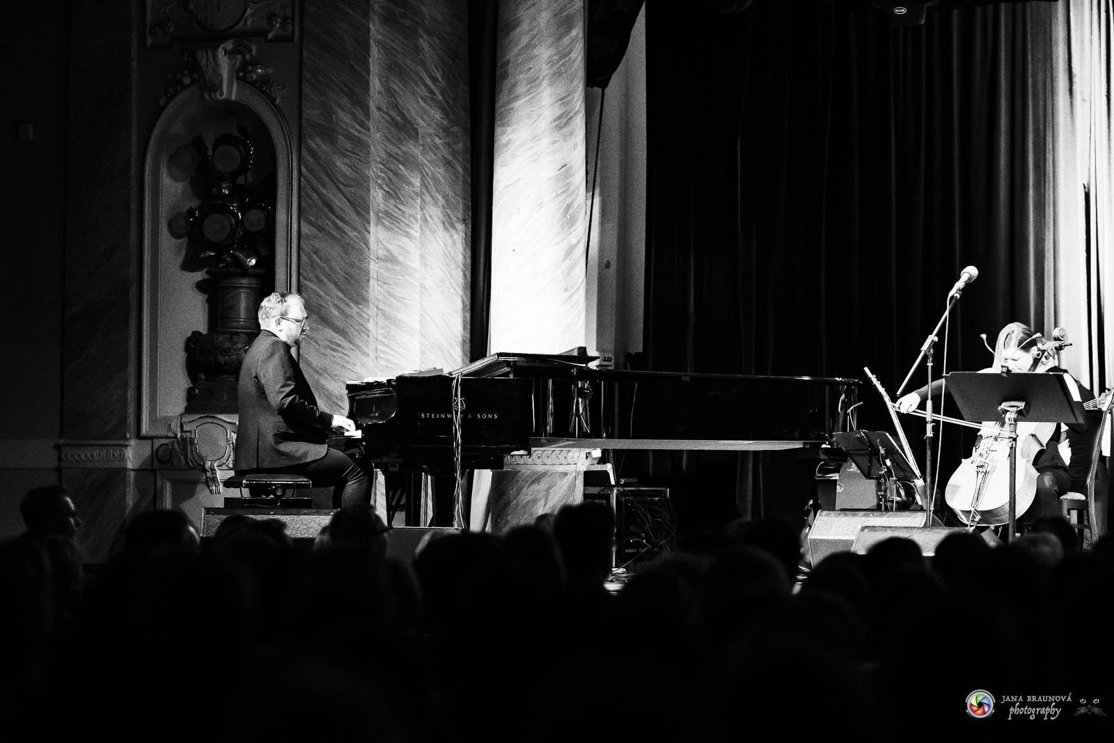 V Plzni se vzpomínalo na Petra Hapku. Jeho písně zazpívaly Kateřina Marie Tichá i Hana Holišová