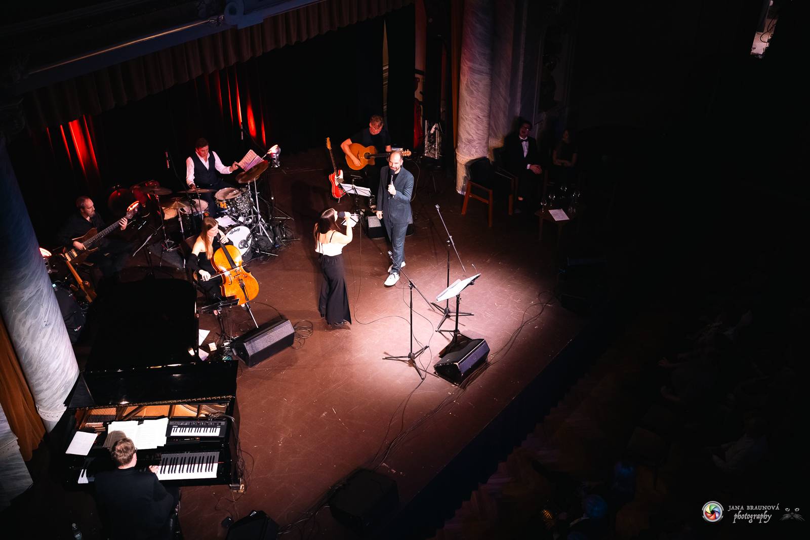 V Plzni se vzpomínalo na Petra Hapku. Jeho písně zazpívaly Kateřina Marie Tichá i Hana Holišová