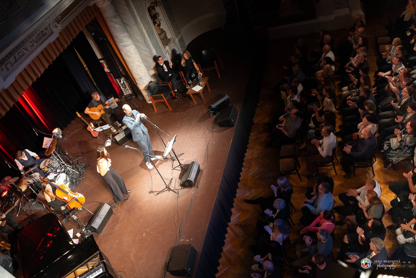 V Plzni se vzpomínalo na Petra Hapku. Jeho písně zazpívaly Kateřina Marie Tichá i Hana Holišová
